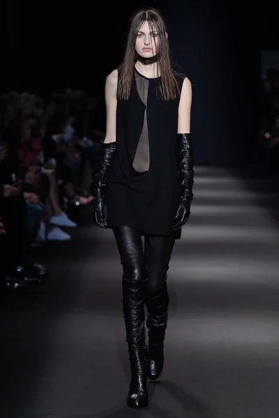 Look 17